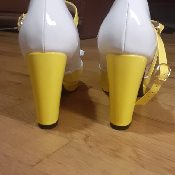 Retro Yellow Heels - Picture 2 of 6